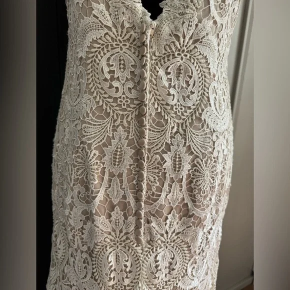 Lillian West Cream/Nude SZ 12 Fitted Sheath Venice Lace Wedding Dress Style 6495 - Picture 14 of 16